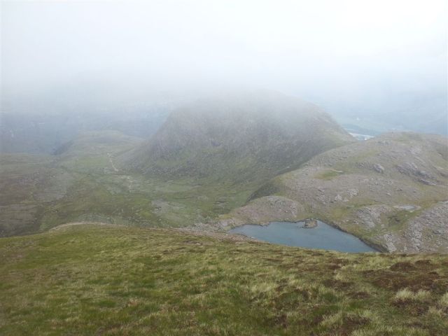 It's knee pain time, path is visible left of the big bump where I first met 'No Views Man'