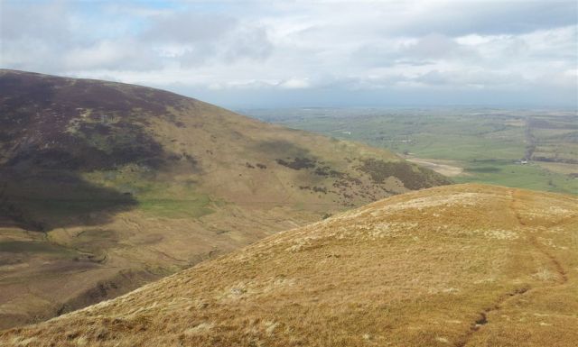Reaching the end of Souther Fell looking north over Carrick Fell - 3.35pm