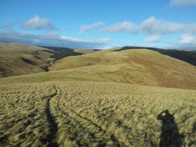 Keep to the high ground curving right then head for the middle bump Keep to the high ground curving right then head for the middle bump