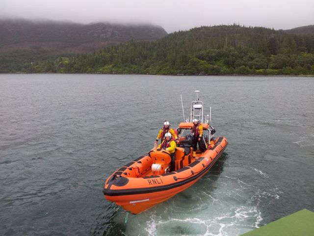 The Kyle RNLI arrive